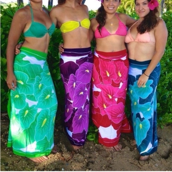 Casual Movements Green Hibiscus Premium Rayon Sarong - Picture 5 of 5